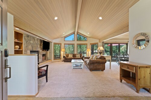 10 Tan Oak Home features Private Hot Tub and BBQ on the Deck by RedAwning