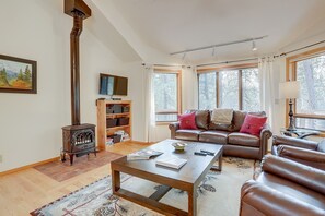 House, 3 Bedrooms | Living room