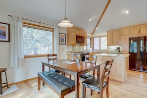 House, 3 Bedrooms | Private kitchen | Fridge, oven, coffee/tea maker, toaster