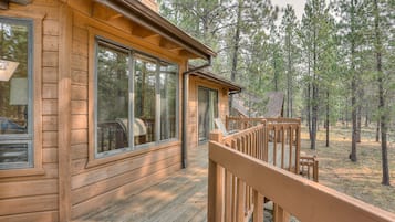 House, 3 Bedrooms | Balcony