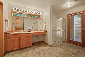 Casa, 5 quartos | Banheiro | Secador de cabelo, toalhas de banho, shampoo 