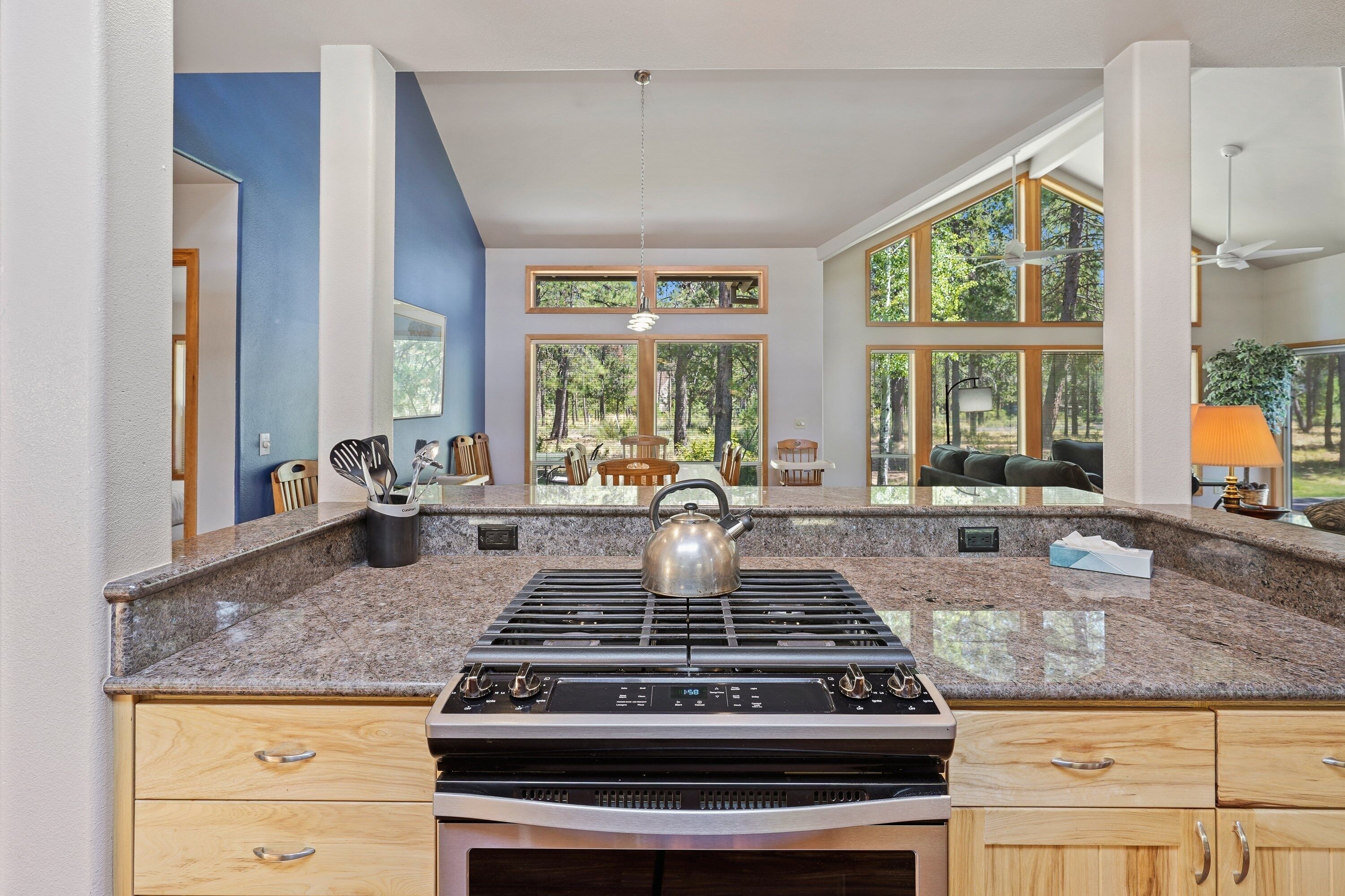 House, 5 Bedrooms | Private kitchen | Fridge, microwave, oven, stovetop