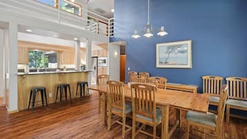 House, 5 Bedrooms | Dining