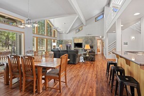House, 5 Bedrooms | Interior