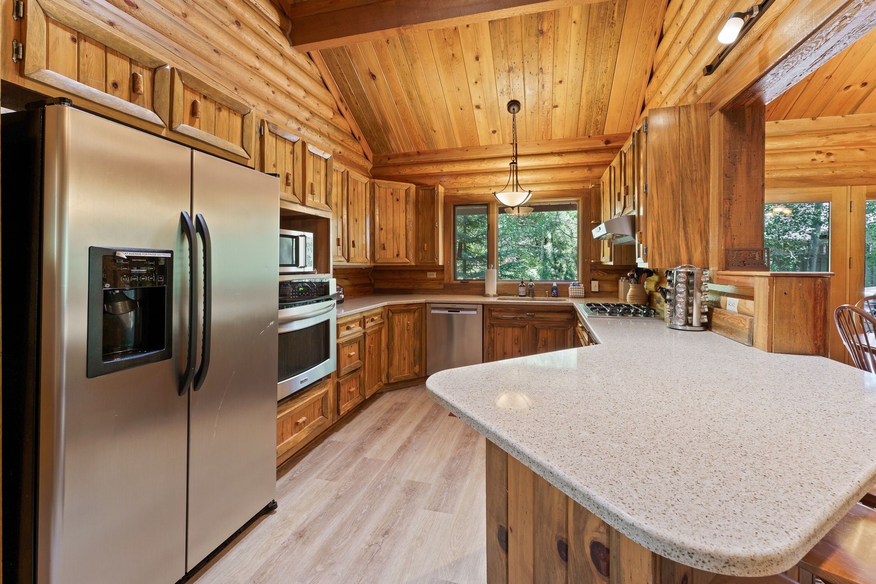 House, 5 Bedrooms | Private kitchen | Fridge, microwave, oven, stovetop