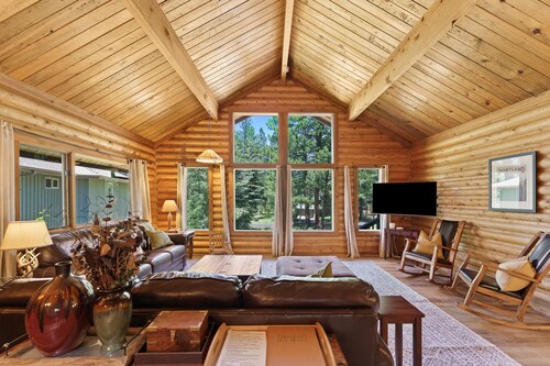 3 Blue Grouse 5 Bedroom Home by RedAwning