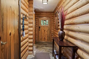 House, 5 Bedrooms | Interior