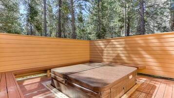 House, 4 Bedrooms | Spa | Hot tub