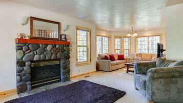 House, 4 Bedrooms | 4 bedrooms, travel cot, free WiFi, bed sheets