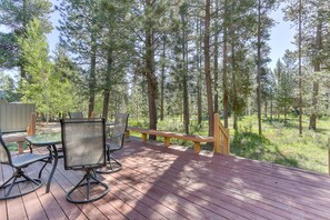 House, 4 Bedrooms | Balcony - 3 Mt Baker Peaceful Lodge Style Home with Private Hot Tub and BBQ on the Patio by RedAwning (Bend)