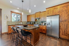 Rumah, 4 kamar tidur | Dapur pribadi | Lemari es, microwave, oven, dan mesin pencuci piring