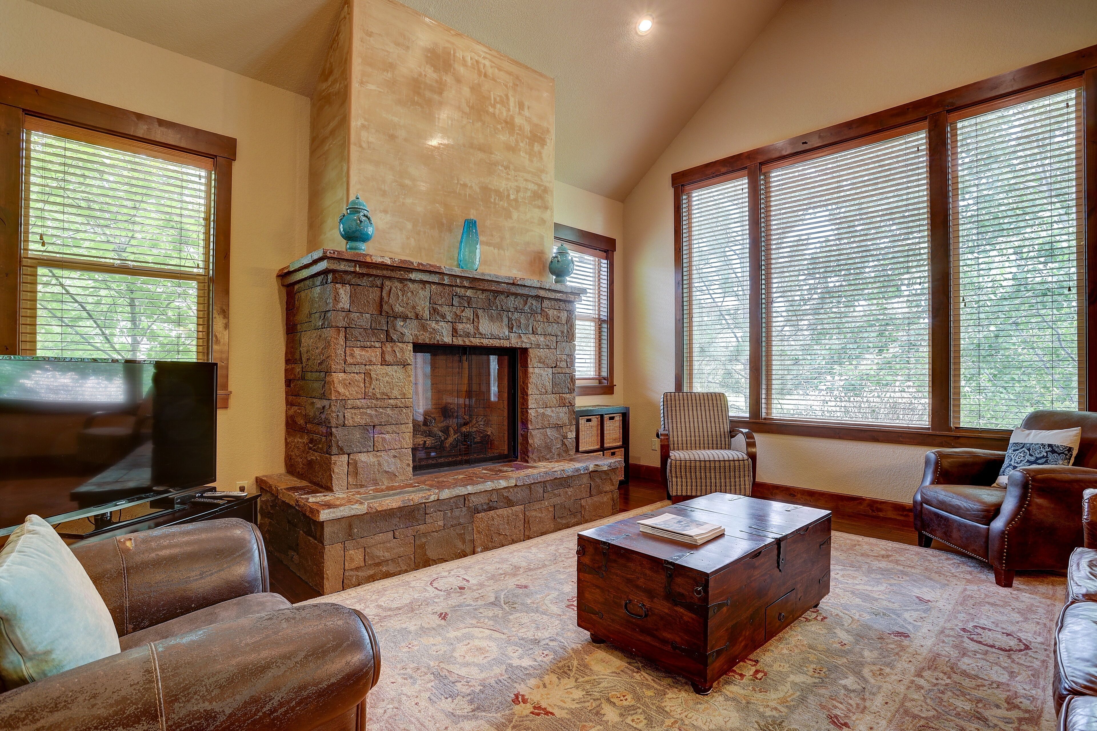 House, 4 Bedrooms | Living area | TV