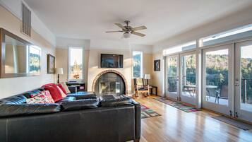 House, 4 Bedrooms | Living area | TV