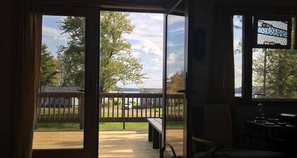 Relaxing Elevated Lake House Retreat