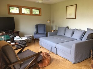 Smart TV, fireplace, stereo