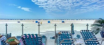 Beautiful Beachfront condo with Gulf View