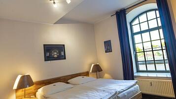 Basic Double Room, Accessible, Non Smoking | In-room safe, laptop workspace, blackout drapes, WiFi (free)
