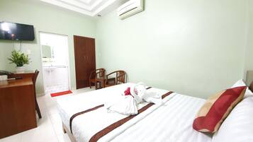 Een bureau, een laptopwerkplek, geluiddichte muren, gratis wifi