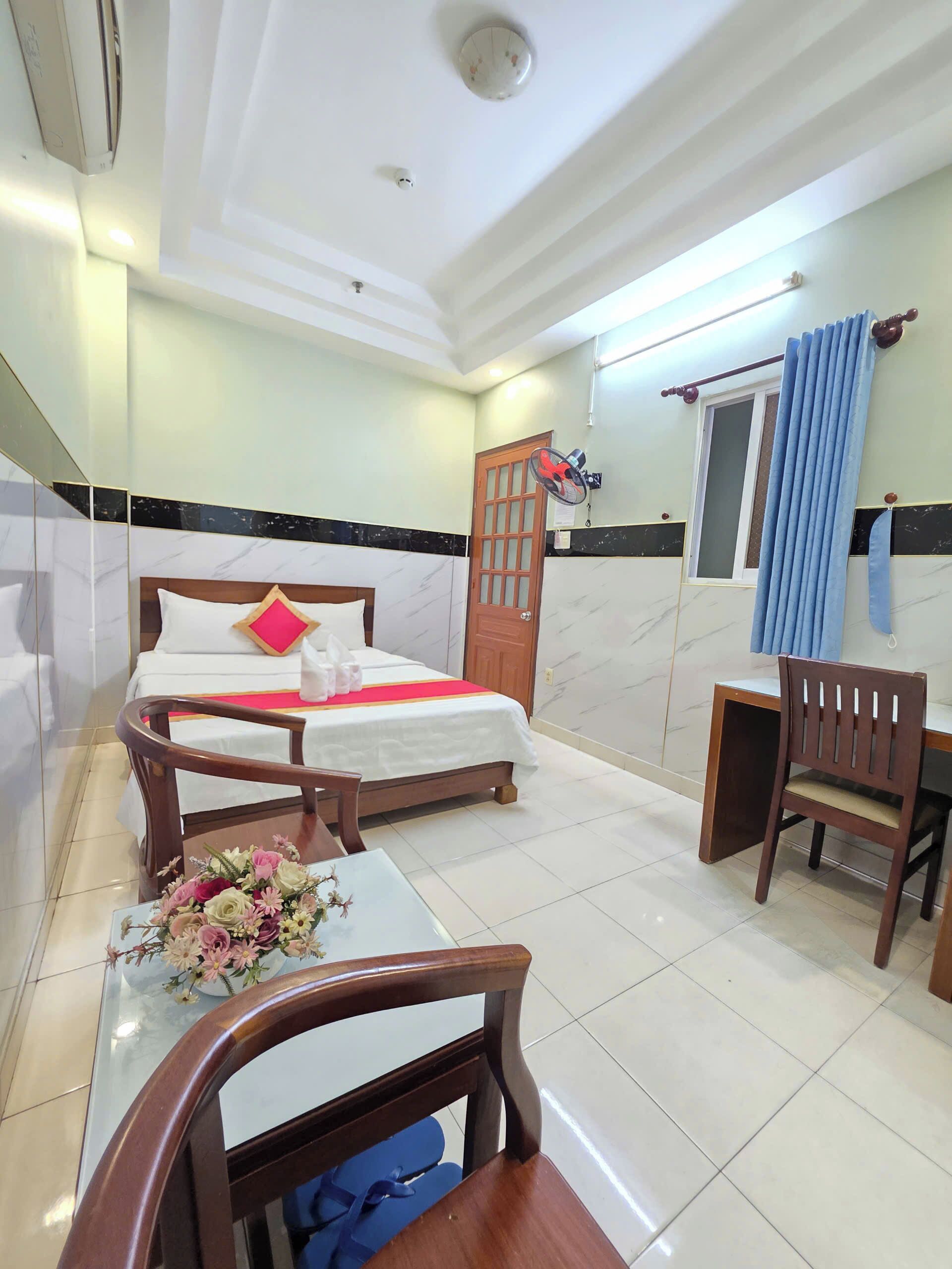 Een bureau, een laptopwerkplek, geluiddichte muren, gratis wifi