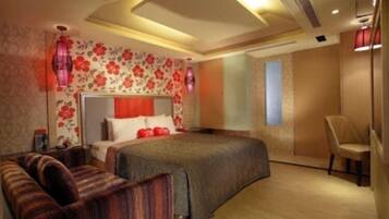 Desk, blackout drapes, free WiFi, bed sheets
