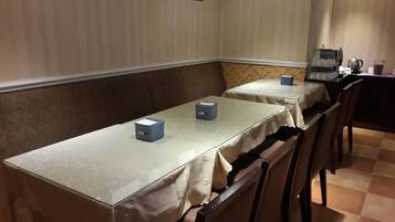 Free daily buffet breakfast