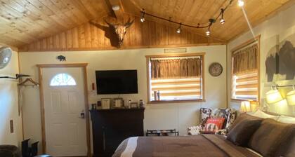 Cowboy Camp Cabin! At The Elk Barn Guest Ranch