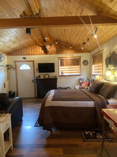 Cowboy Camp Cabin! At The Elk Barn Guest Ranch