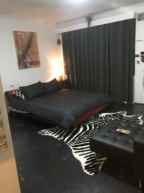 Interior - Artsy oasis in the heart of St Kilda. Walk to tram.. Chapel St, CBD, beach, bars (St Kilda East)