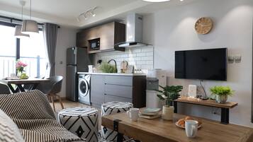 ๋๋ญ์ค ์ํํธ | ๊ฑฐ์ค ๊ณต๊ฐ | ์ผ์ด๋ธ ์ฑ๋ ์์ฒญ์ด ๊ฐ๋ฅํ 43์ธ์น TV