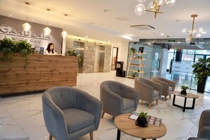Lobby sitting area - Gardenia Bich Cau Serviced Apartment (Hanoi)
