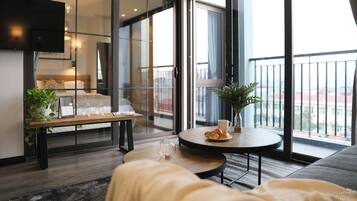 ํ๋ฆฌ๋ฏธ์ด ์ํํธ | 1 ๊ฐ์ ์นจ์ค, ๊ณ ๊ธ ์นจ๊ตฌ, ์ค๋ฆฌ/๊ฑฐ์ํธ ์ด๋ถ, ๊ฐ์ค ๋ด ๊ธ๊ณ