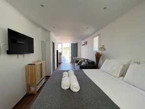 Apartamento panorâmico, 1 cama Queen e sofá-cama, acesso à piscina | Camas com colchões de espuma com sistema de memória, frigobar