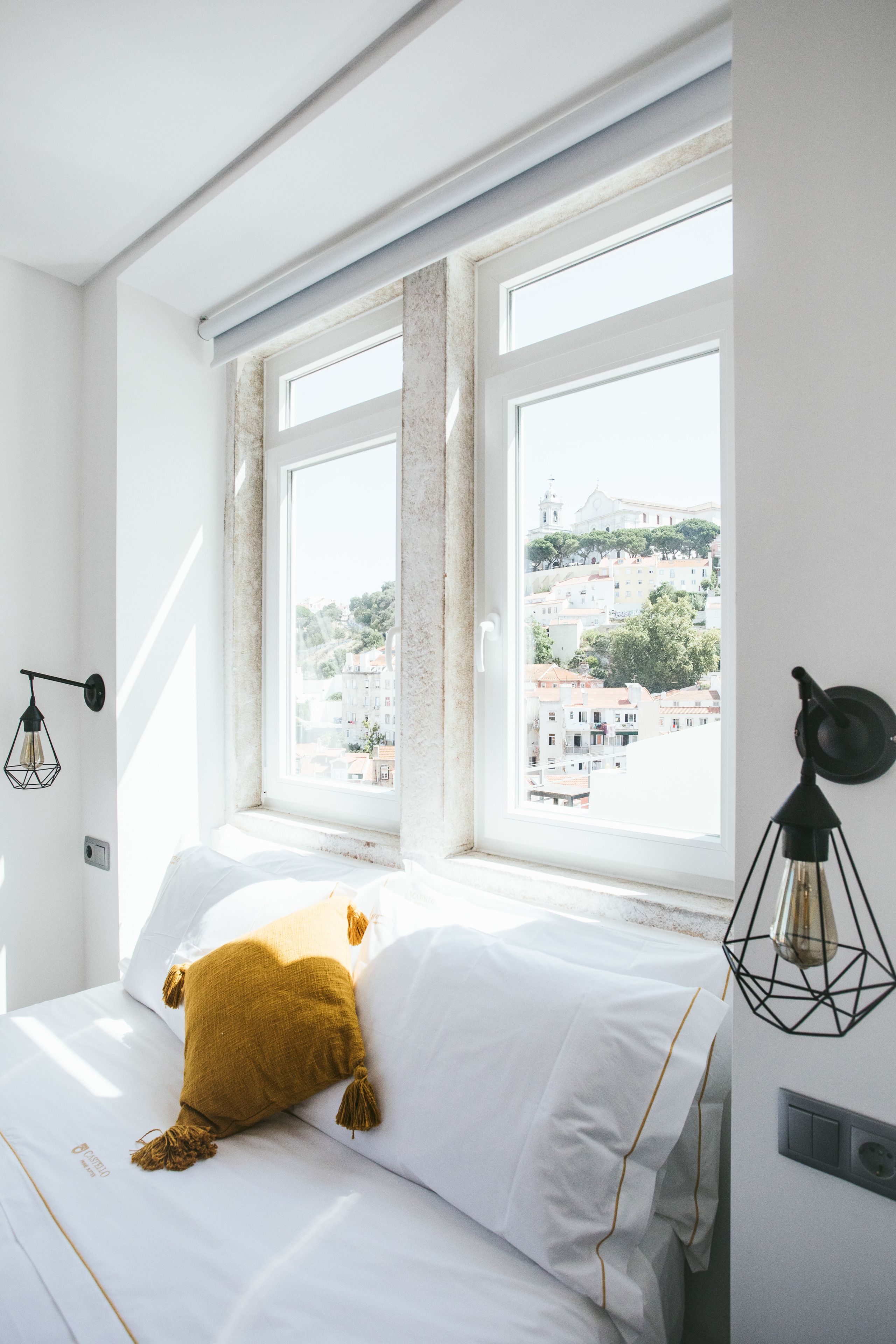 Deluxe appartement, 1 slaapkamer, toegang tot zwembad | Bedden met traagschuimmatras, een minibar, een kluis op de kamer