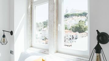 Deluxe-Apartment, 1 Schlafzimmer, Poolzugang | 2 Schlafzimmer, Betten mit Memory-Foam-Matratzen, Minibar, Zimmersafe