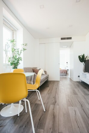 Deluxe Apartment, 1 Bedroom, Pool Access | Living area | 43-inch LCD TV with cable channels, TV - Castello Prime Suites (Lisbon)