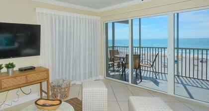 Beachfront Condo - 2-Bedroom - Luxury - Directly on Crescent Beach