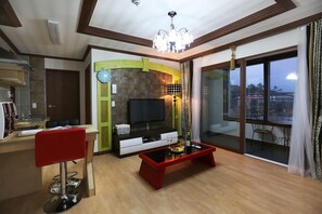 Room, 1 Bedroom | Living area | Flat-screen TV - Illua Pension (Tongyeong)