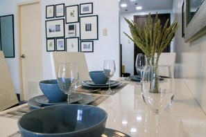Apartemen Eksklusif (Studio) | Makan di kamar