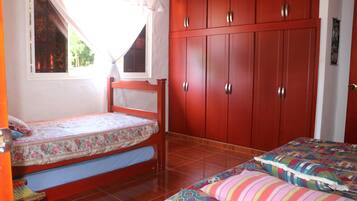 3 quartos, Wi-Fi de cortesia, roupa de cama