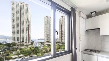 Residence Family Room | Premium bedding, down duvets, desk, blackout curtains