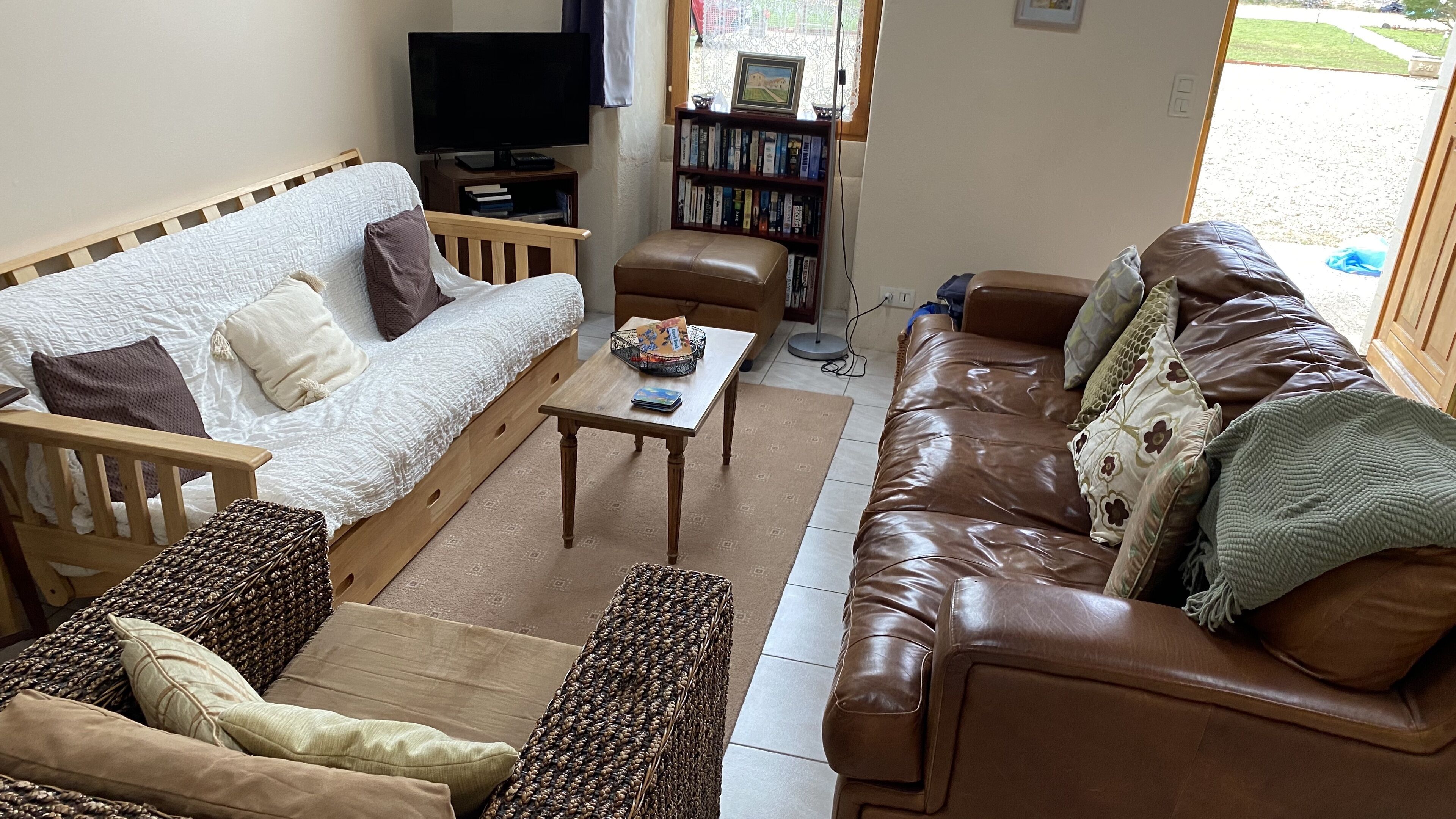 Smart TV, DVD player, books