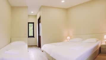 Standard Triple Room | Hypo-allergenic bedding, blackout drapes, free WiFi, bed sheets