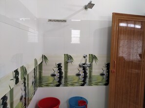Luxury Room | Bathroom