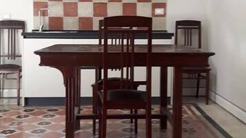 Apartment, 2 Schlafzimmer, Terrasse | Wohnbereich