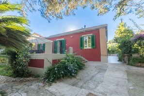 Façana frontal de l'allotjament