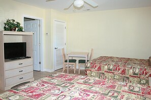 Room - Brunswick Plantation Resort and Golf Villas in the Heart of NC Seafood Country(2402L) (Calabash)