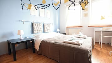 Hypo-allergenic bedding, desk, blackout curtains, travel cot