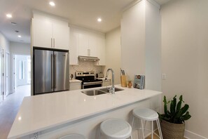 Ofen, Herdplatte, Geschirrspüler, Espressomaschine