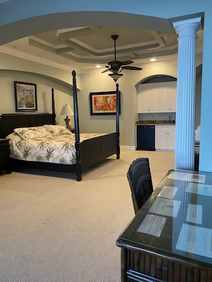 3 bedrooms, desk, iron/ironing board, travel crib - Beachfront LUXURY HOME- Watch the waves from your pool & 15 steps to the beach (Ft. Myers Beach)