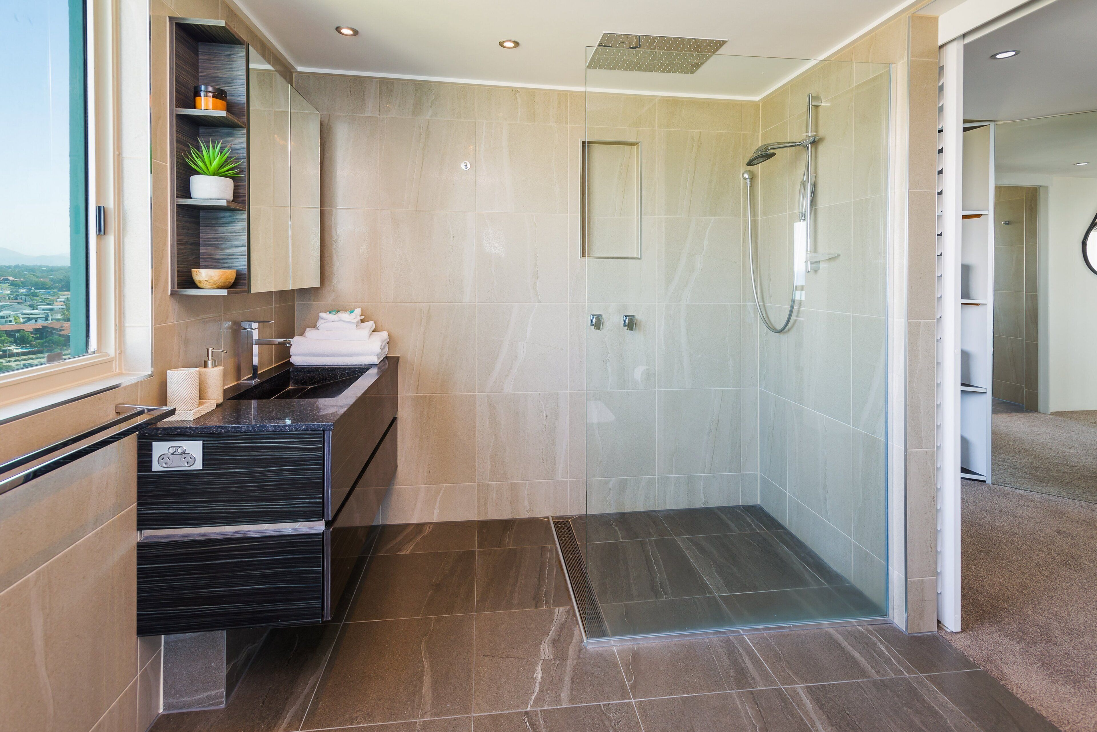 Luxury Oceanfront 3 Bedroom Platinum Sub-Penthouse — image 9